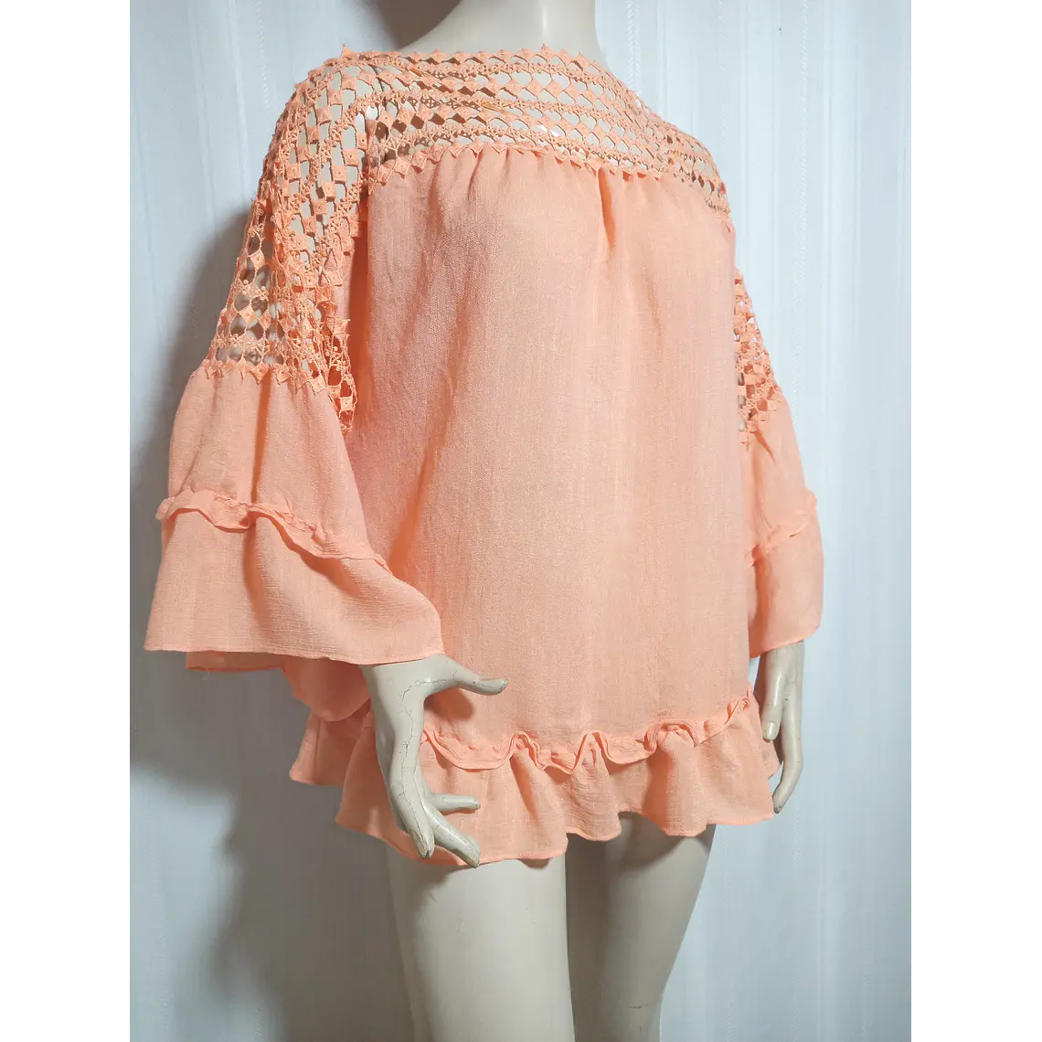 Blusa Romántica Boho con Encaje Calado y Mangas Acampanadas – Lifestyle Attitude Talla 2X / Plus Size 3