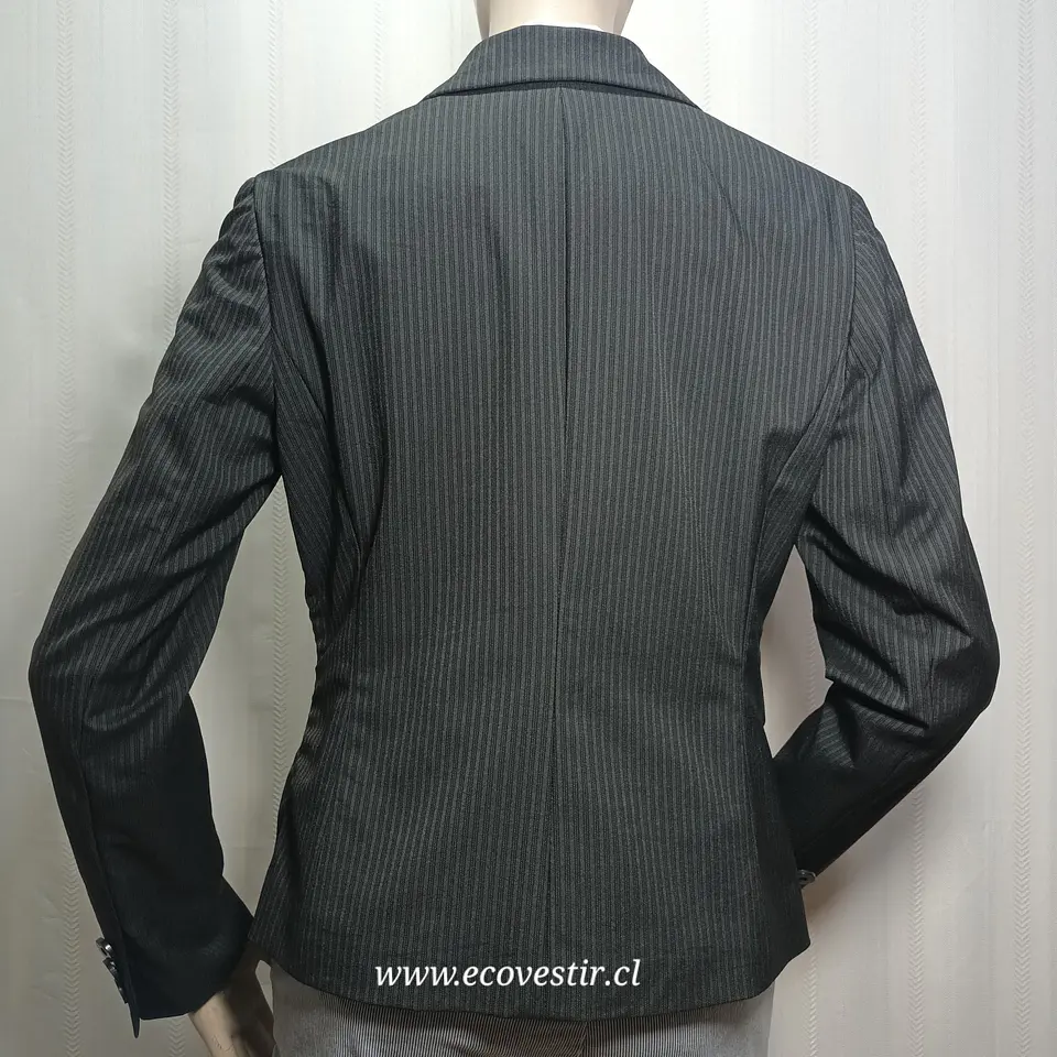 Blazer Ejecutivo Gris con Finas Rayas Verticales – Doncaster Collection (Talla 8 / M) 8