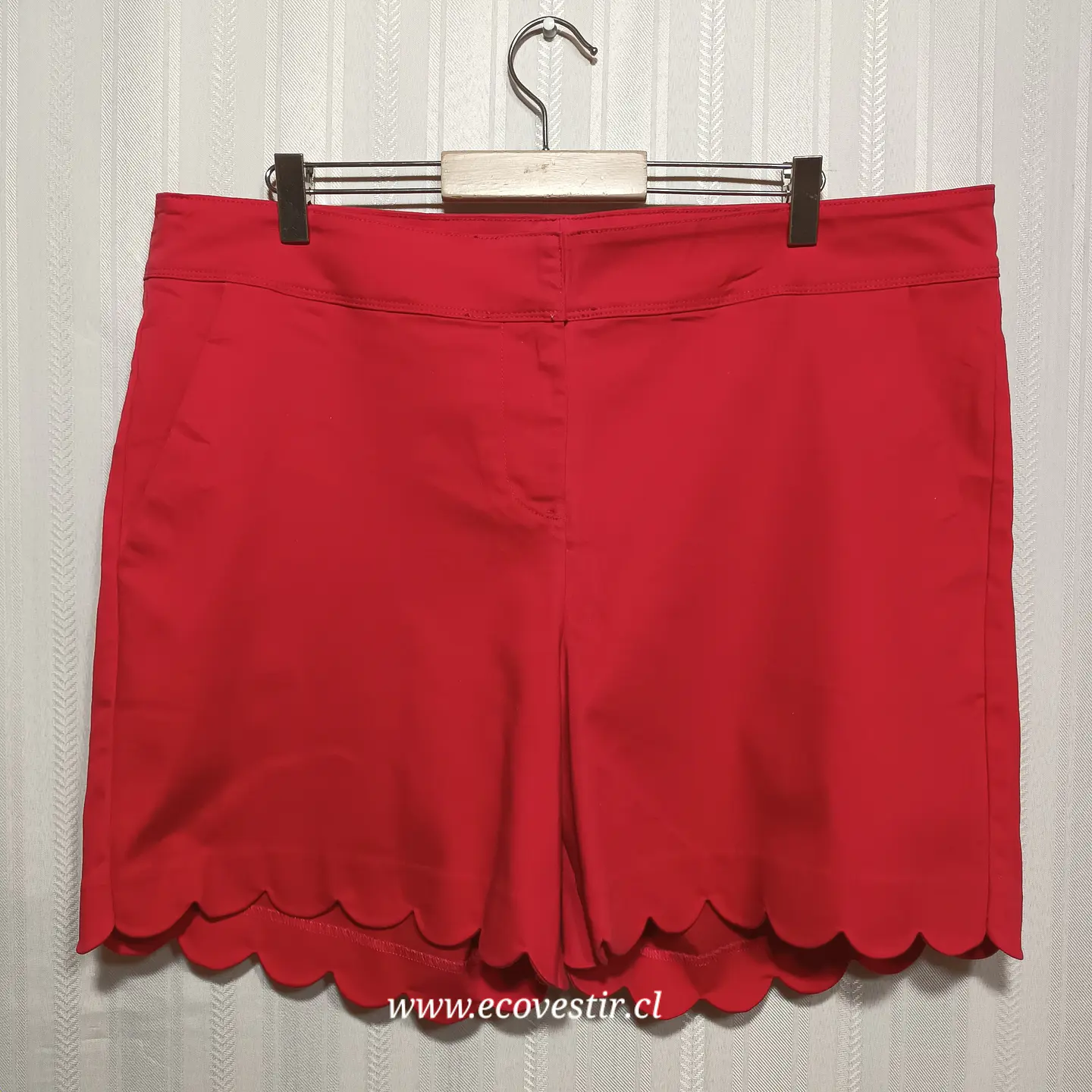 Short de Vestir Rojo con Bastilla Festoneada Isaac Mizrahi - Talla 16 / XL 1