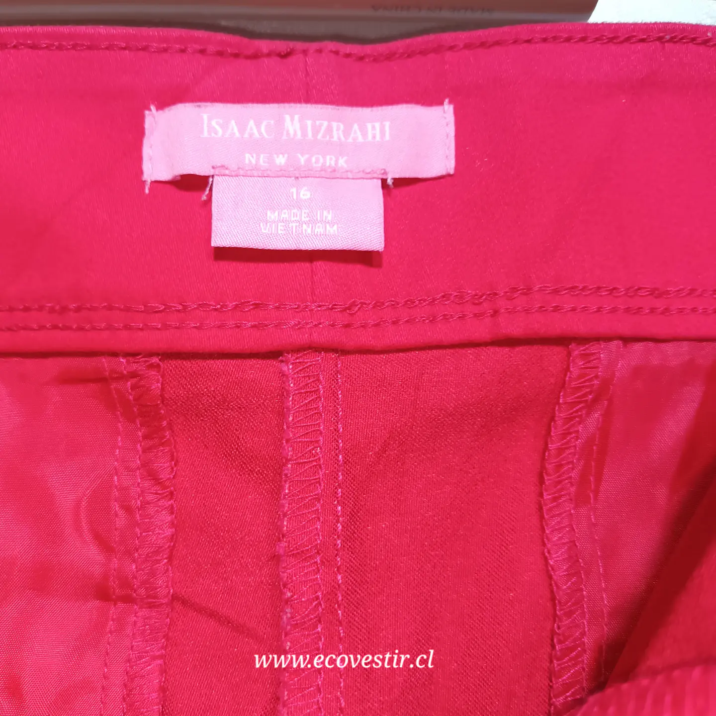 Short de Vestir Rojo con Bastilla Festoneada Isaac Mizrahi - Talla 16 / XL 3
