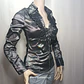 Camisa Satinada Metalizada Gris con Volantes y Acordonado KOKINO - Talla L (Calce S/M) - Miniatura 2