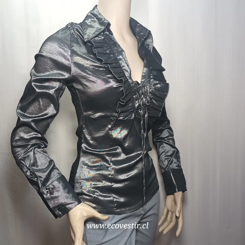 Camisa Satinada Metalizada Gris con Volantes y Acordonado KOKINO - Talla L (Calce S/M) 2