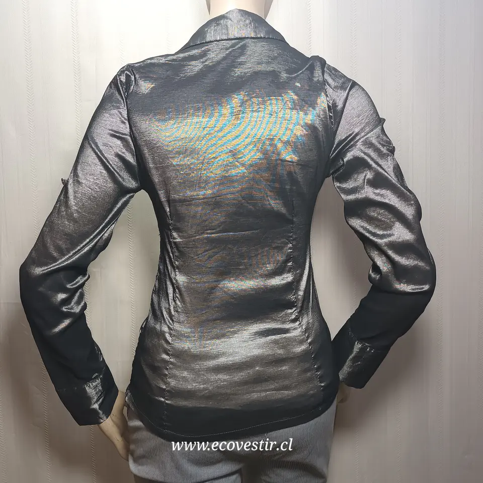 Camisa Satinada Metalizada Gris con Volantes y Acordonado KOKINO - Talla L (Calce S/M) 4