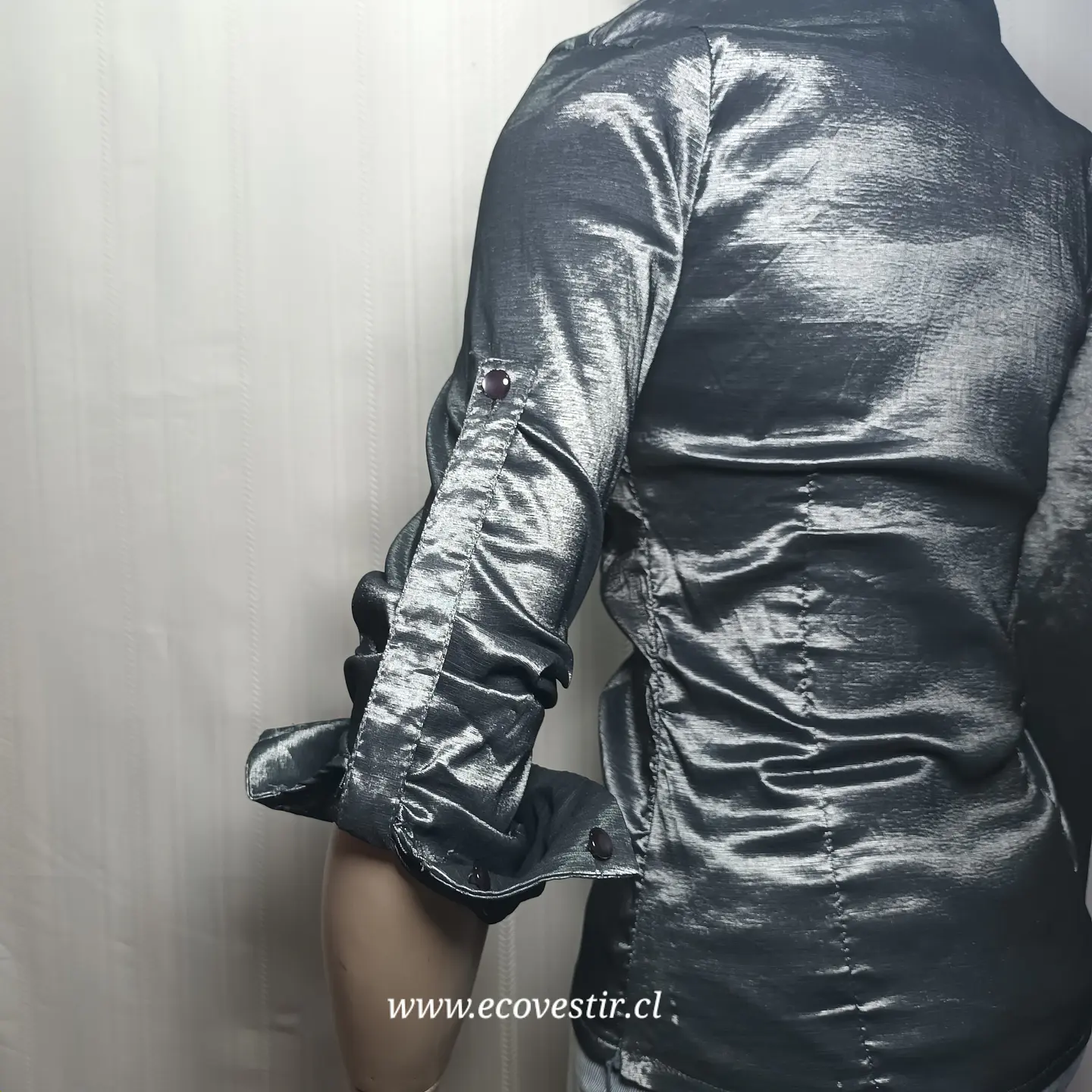 Camisa Satinada Metalizada Gris con Volantes y Acordonado KOKINO - Talla L (Calce S/M) 5