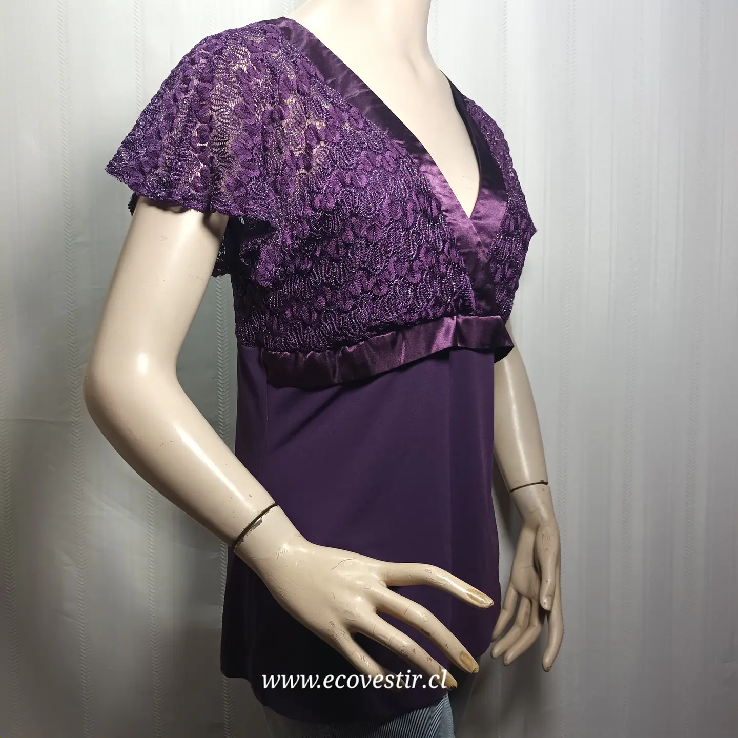 Blusa Violeta de Encaje Metalizado y Borde Satinado Studio 1940 - Talla L (42/44) 1