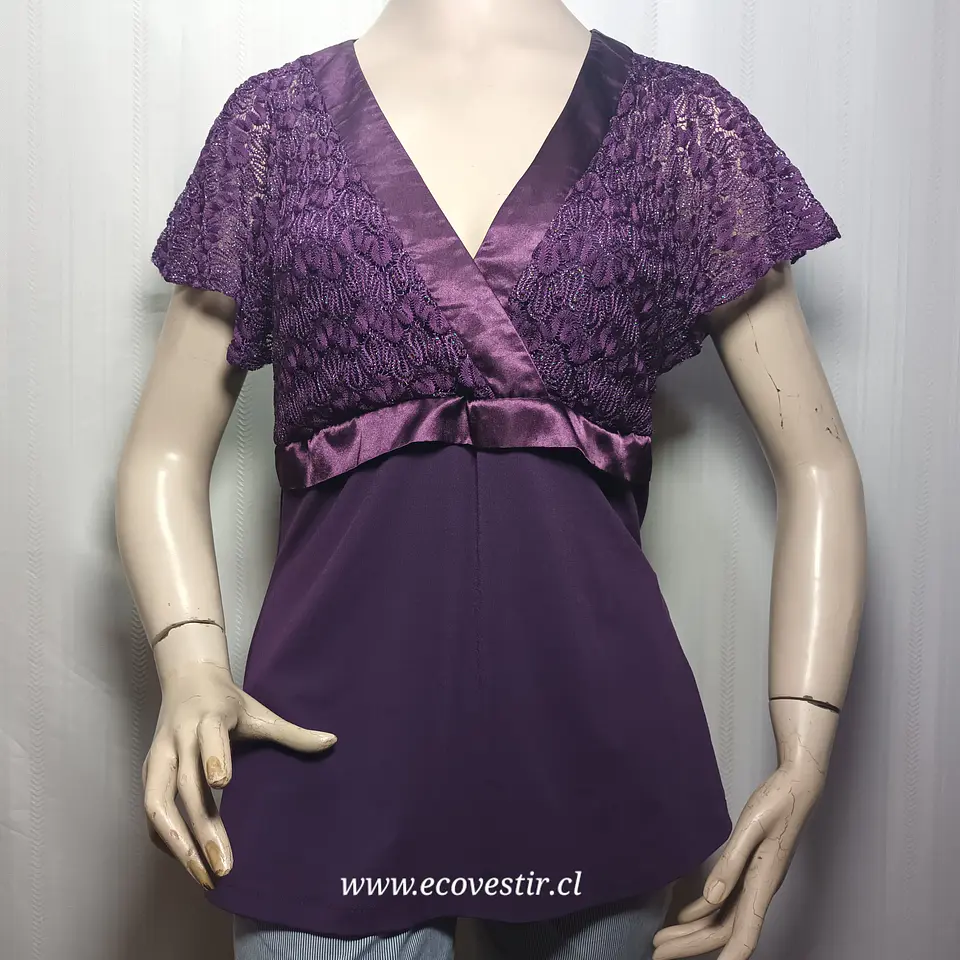Blusa Violeta de Encaje Metalizado y Borde Satinado Studio 1940 - Talla L (42/44) 2
