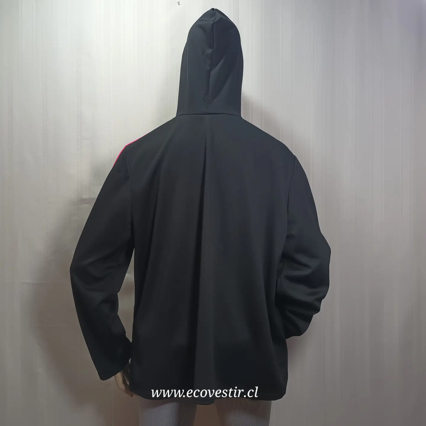 Polerón Deportivo Negro con Franjas Rosadas y Gorro Fame 4 Fifteen - Talla 1X (46/48) 4
