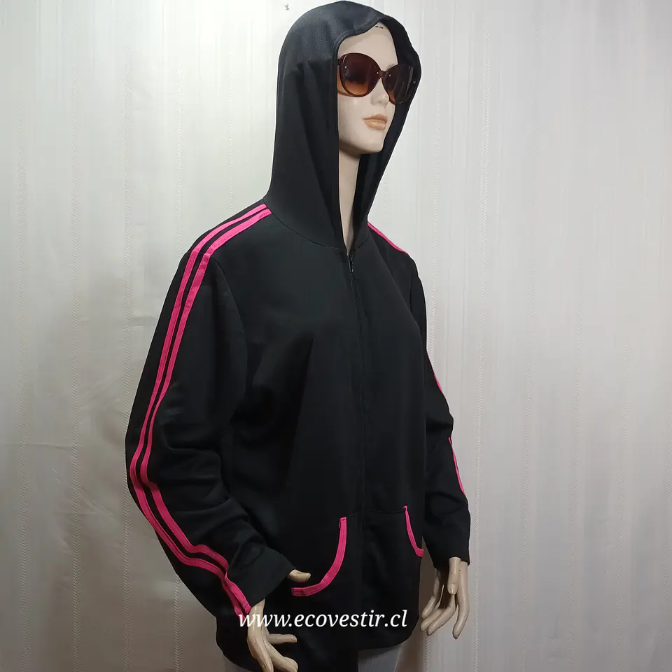 Polerón Deportivo Negro con Franjas Rosadas y Gorro Fame 4 Fifteen - Talla 1X (46/48) 2