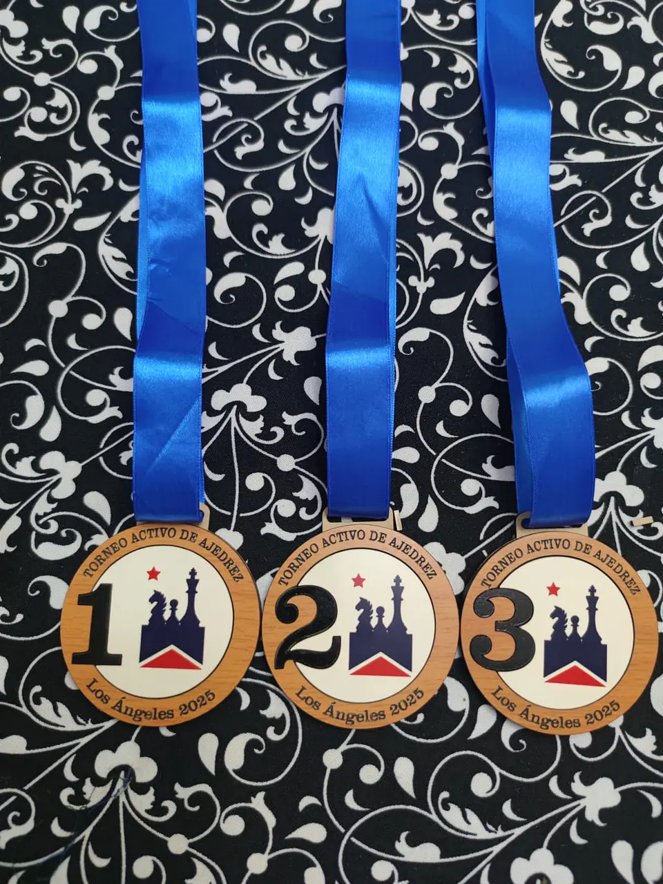 Medalla madera y logo 1