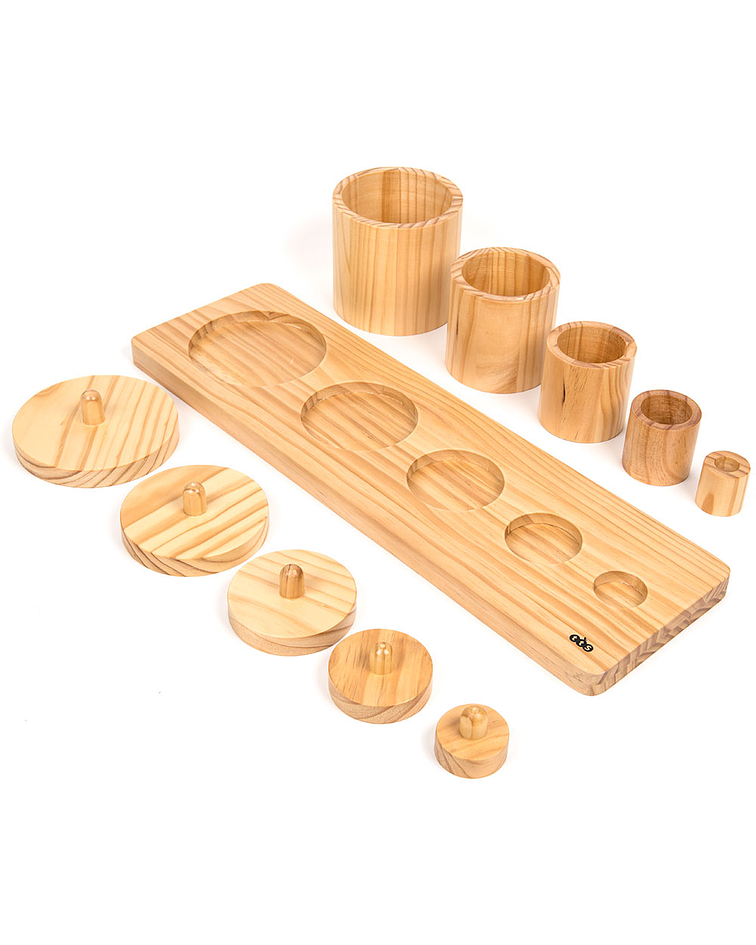 Juego de ollas de madera para clasificar