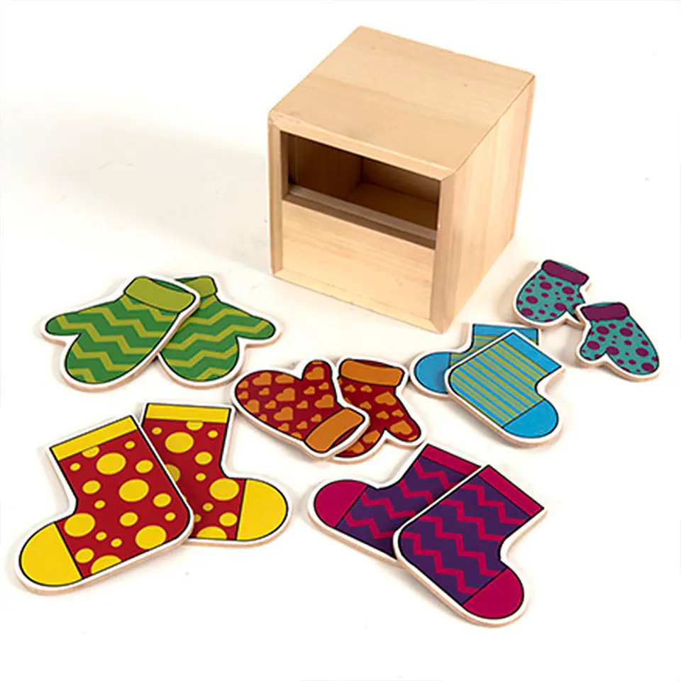 Juego de calcetines y guantes de madera 1