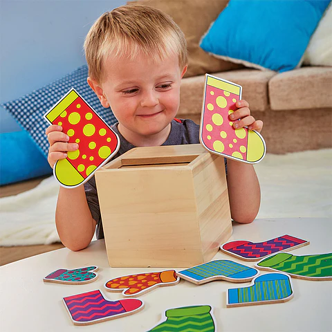 Juego de calcetines y guantes de madera