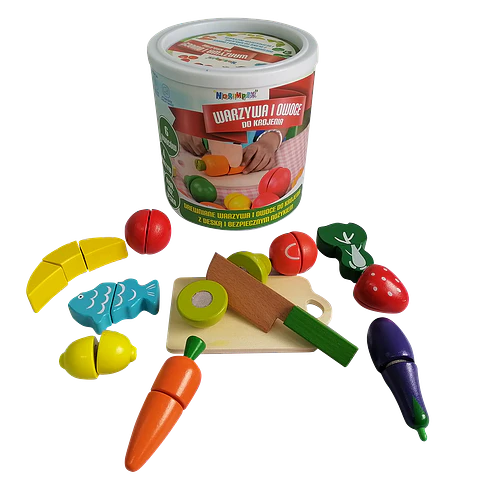 Balde con fruta para cortar
