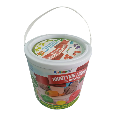 Balde con fruta para cortar