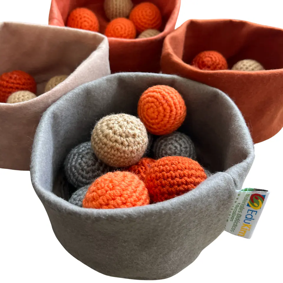 Set de 4 Cuencos de Fieltro con Pelotas Tejidas 3