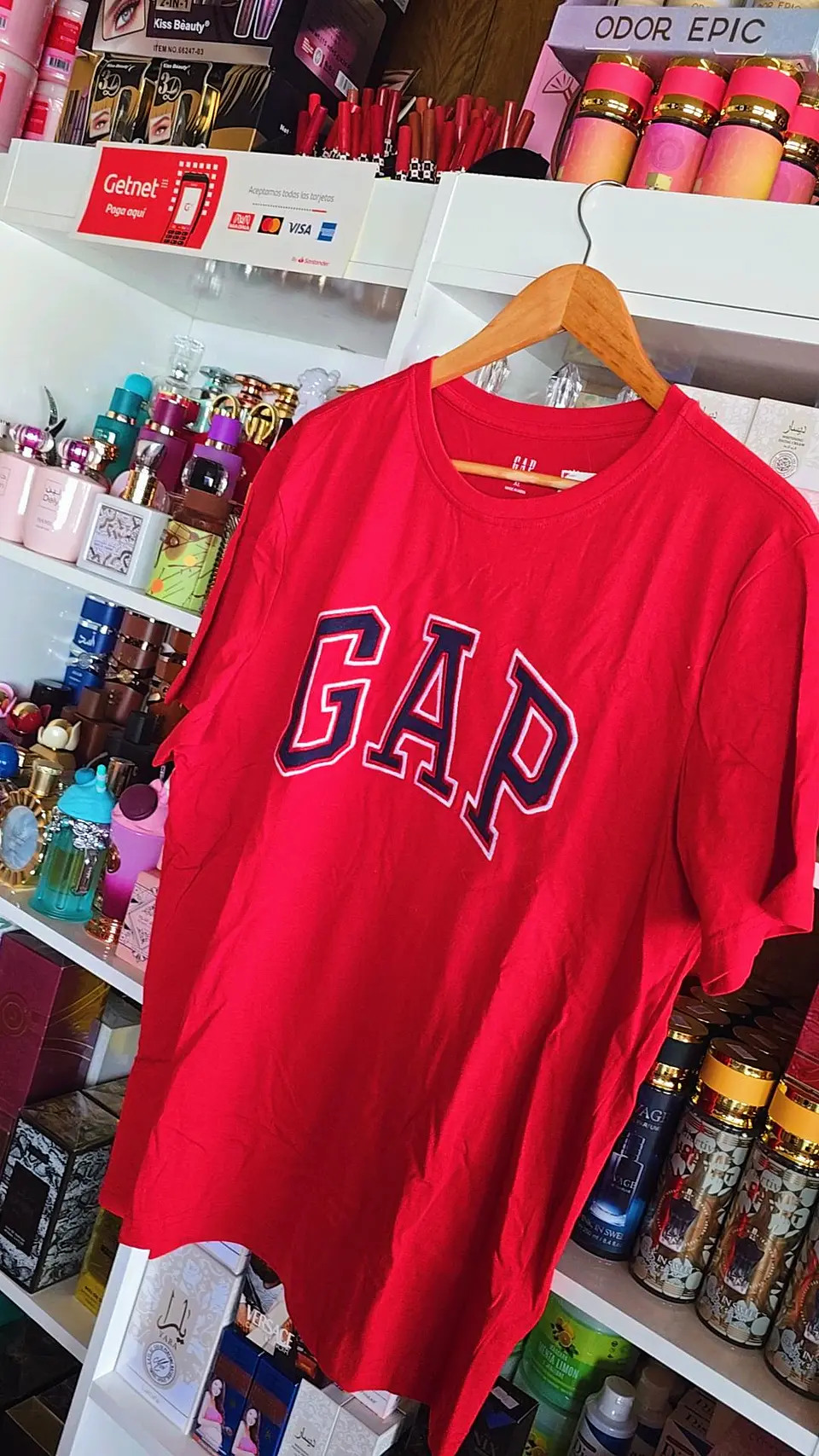 Polera Gap Rojo logo Azul 1