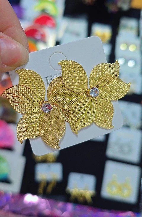 Aros Flor Enrejado Dorado punto Cristal
