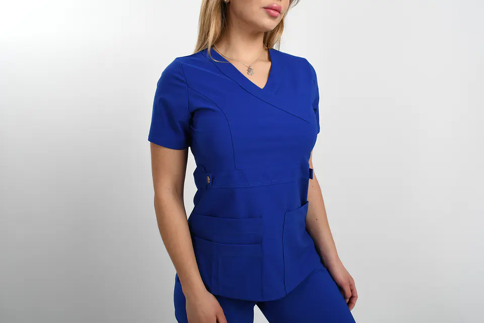 Conjunto Blusa Y Pantalon Clinico Antifluido Azul Rey Modelo Cargo 2