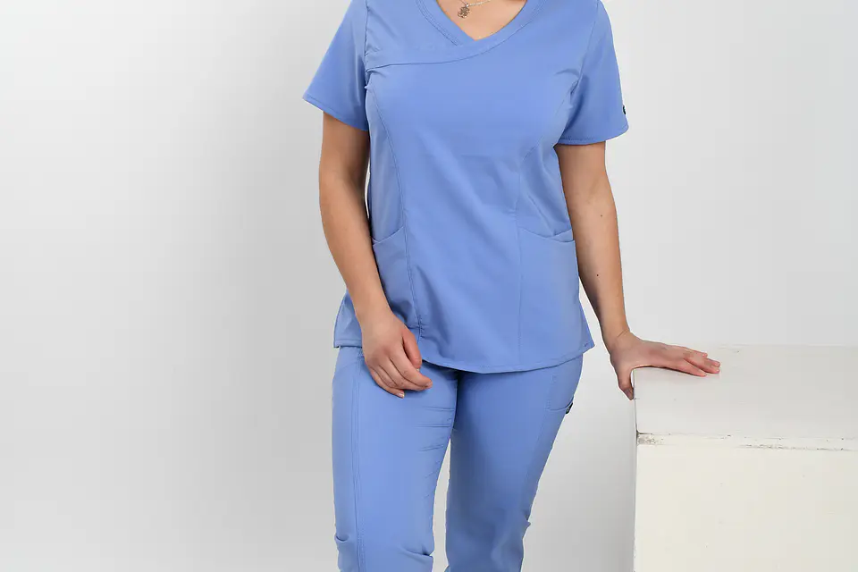 Blusa Celeste Antifluido Elasticado Modelo Aurora 3