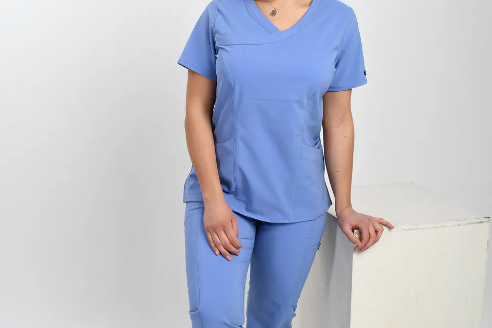 Blusa Celeste Antifluido Elasticado Modelo Aurora 1