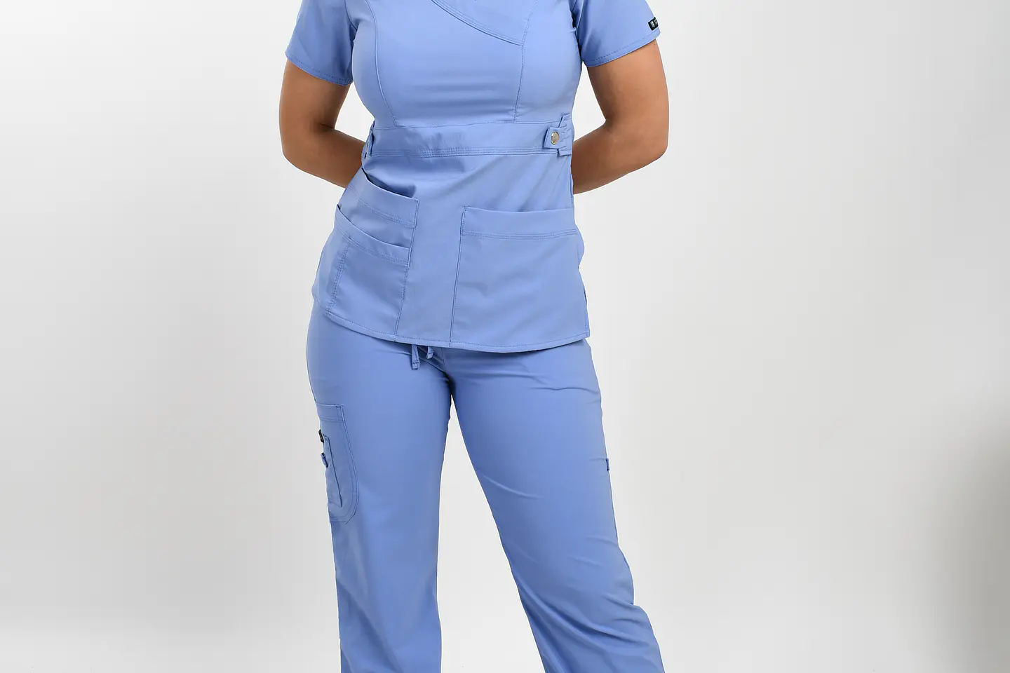  Conjunto Uniforme Clínico Celeste Ceil Blue – Comodidad, Estilo y Tecnología Textil 2
