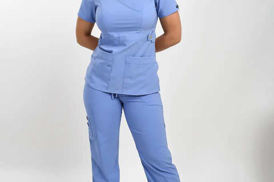  Conjunto Uniforme Clínico Celeste Ceil Blue – Comodidad, Estilo y Tecnología Textil 2