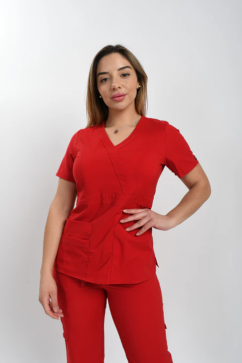 Conjunto Clínico Rojo Venus con Pantalón Cargo | Égida