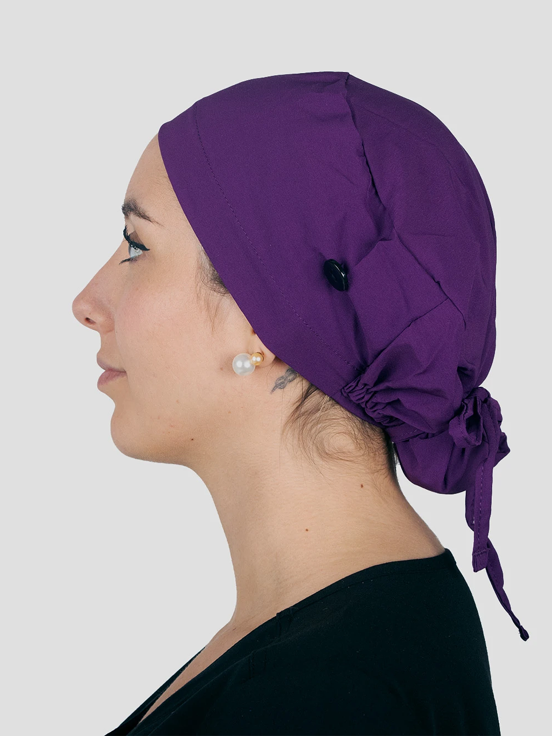 🟣 Gorro Clínico Morado con Botón – Antifluido y Ajustable 2