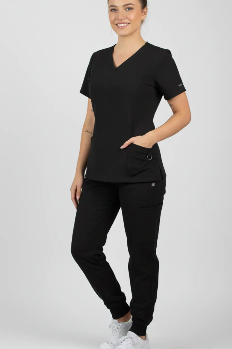 Conjunto Clinico Negro Blusa Hana + Pantalon Jogger  4