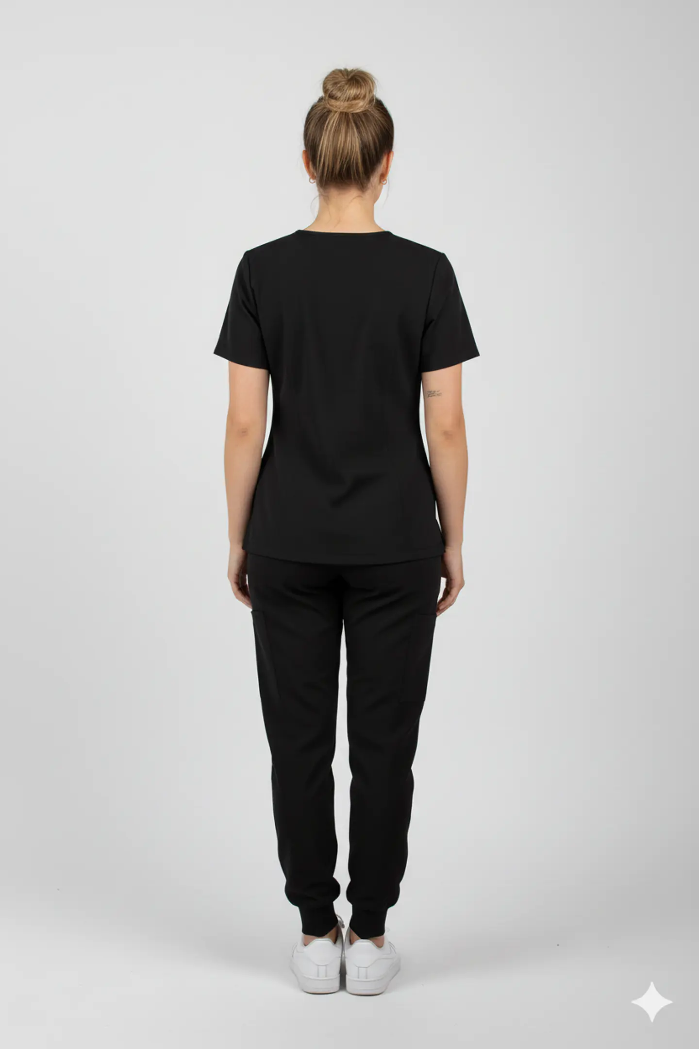 Conjunto Clinico Negro Blusa Hana + Pantalon Jogger  7
