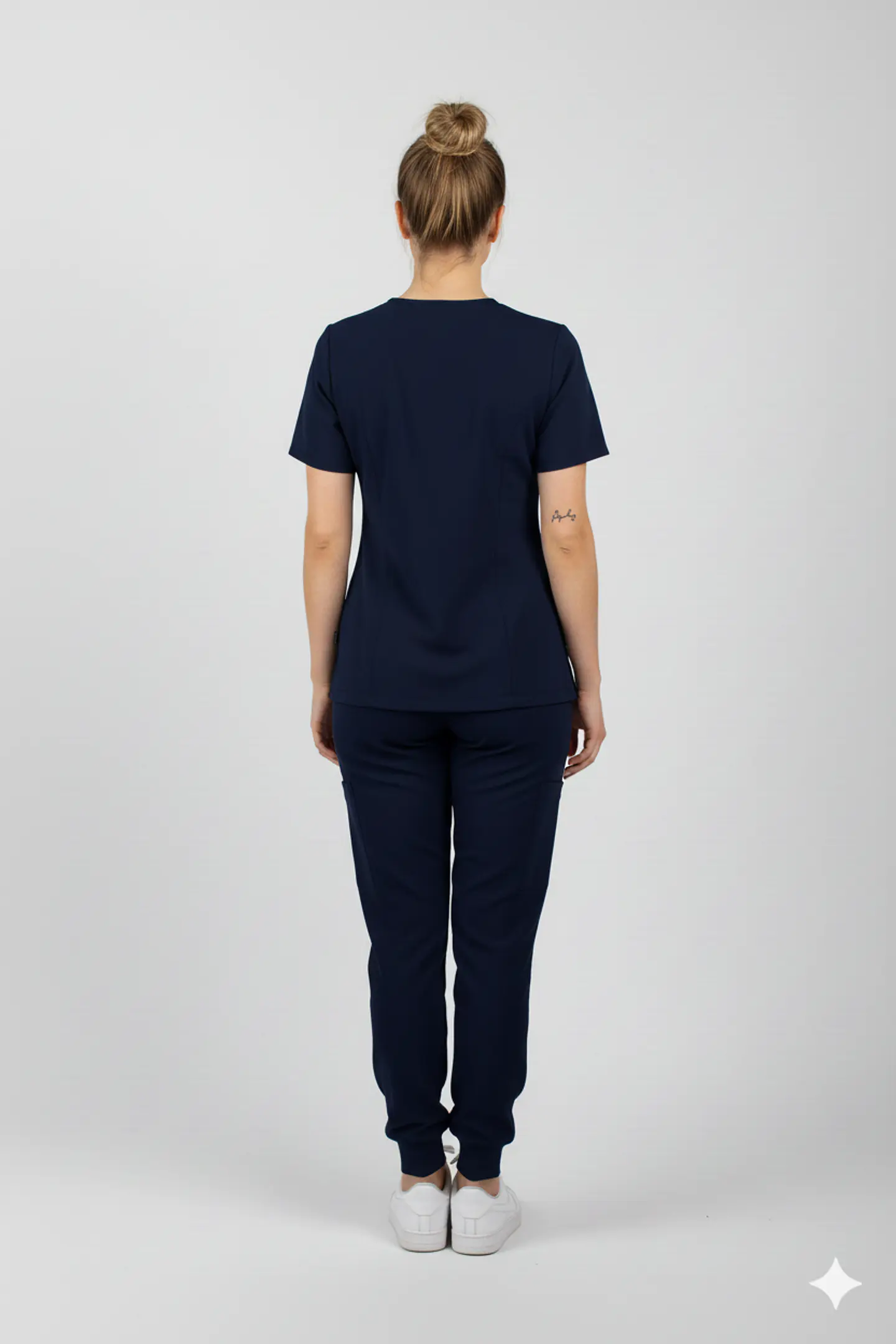 Conjunto Clinico Azul Marino Blusa Hana + Pantalon Jogger  2