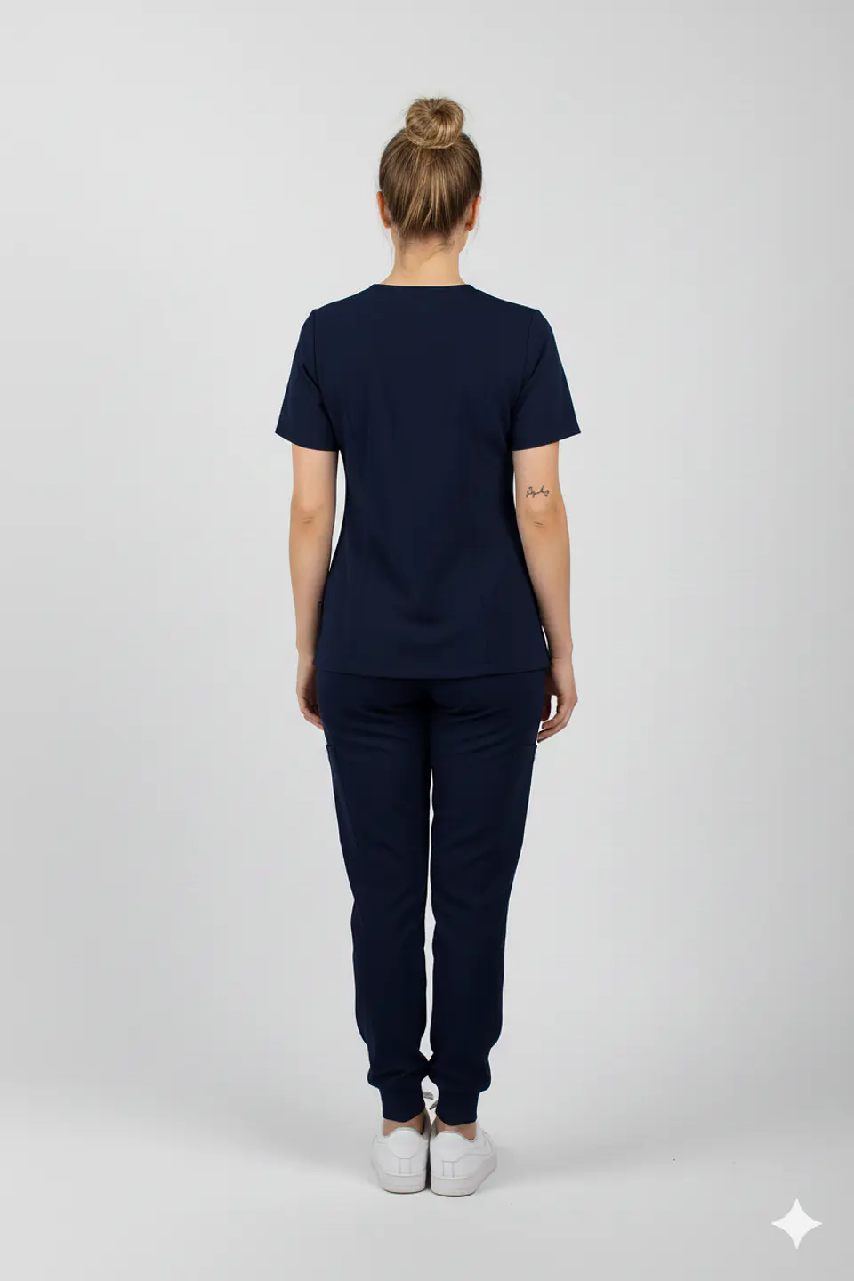 Conjunto Clinico Azul Marino Blusa Hana + Pantalon Jogger  2