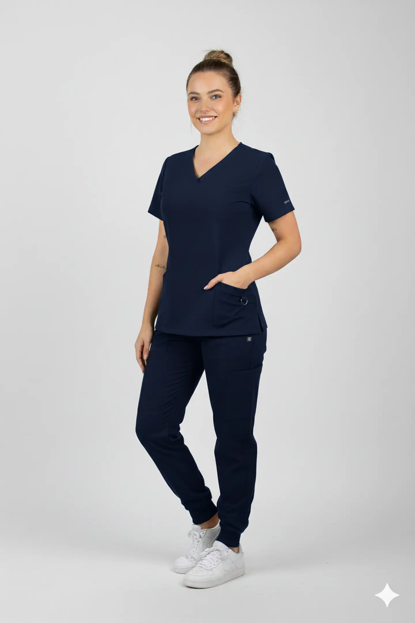 Conjunto Clinico Azul Marino Blusa Hana + Pantalon Jogger  1
