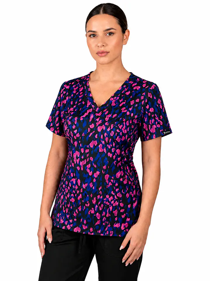 Blusa Clinica Estampado Azul Marino con pétalos rosados 1