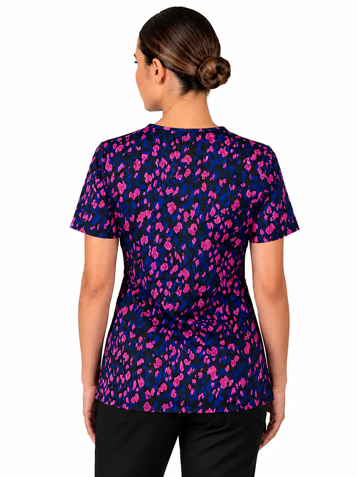 Blusa Clinica Estampado Azul Marino con pétalos rosados 2