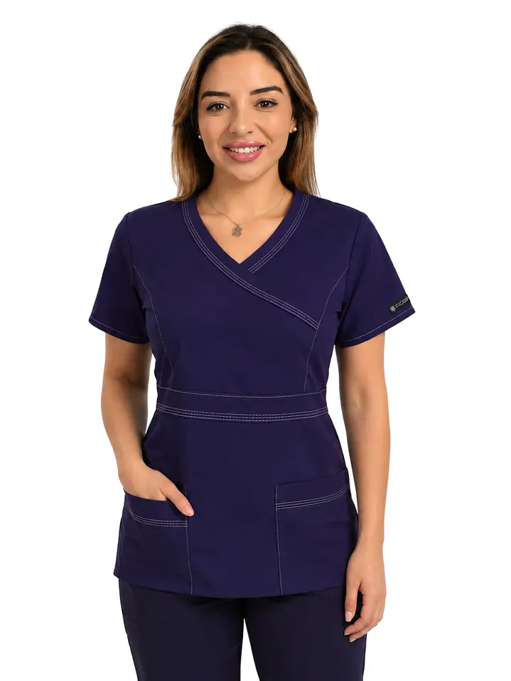 Blusa Clínica Mujer Cuello Cruzado Morada con Costuras en Contraste 1