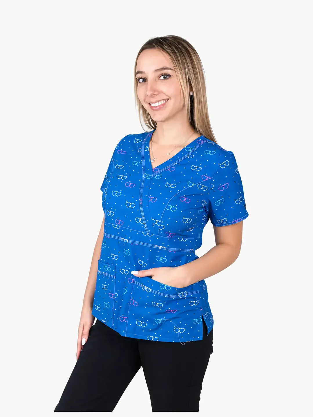 Blusa Clínica Azul Rey Estampada Corazones | Egida Uniformes 2