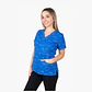 Blusa Clínica Azul Rey Estampada Corazones | Egida Uniformes - Miniatura 2