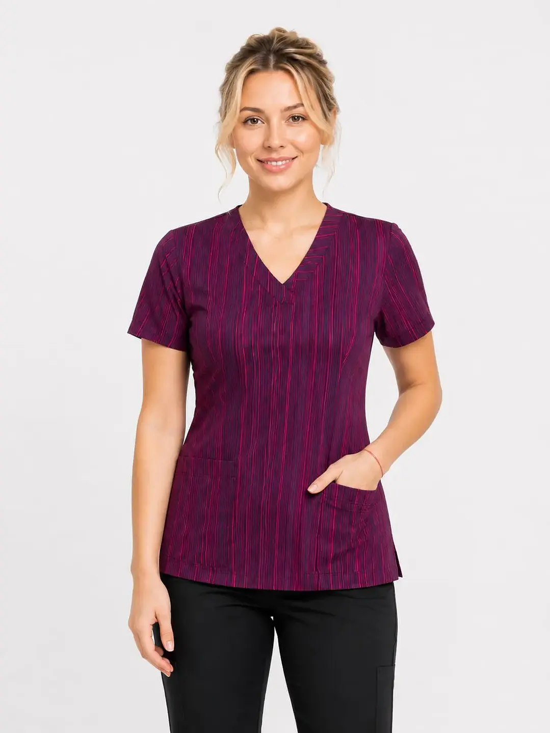 Blusa Clínica Estampada Burdeo Jaspeada con Tonos Rojos – Comodidad y Estilo para tu Jornada 1