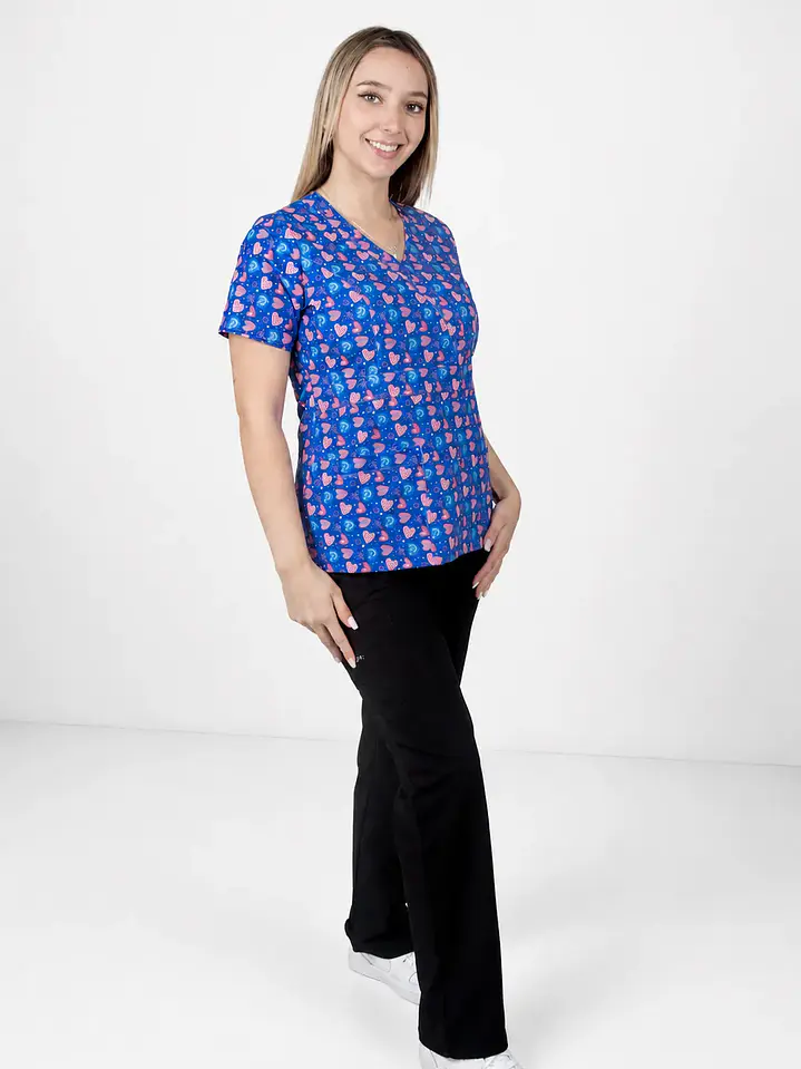 Blusa Clínica Estampada Corazones Multicolores | Égida Uniformes 2