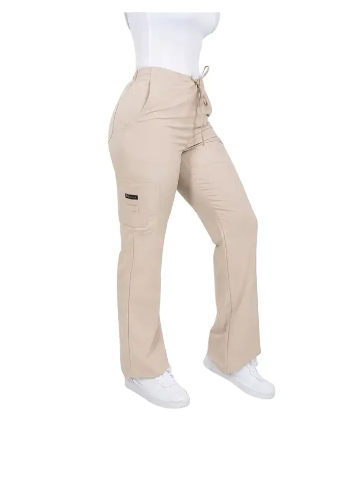 Pantalon Modelo Cargo Elasticado Antifluido Beige 2