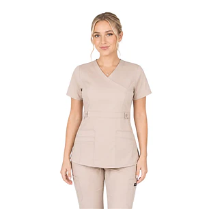 Blusa Modelo Cargo Elasticado Antifluido Beige