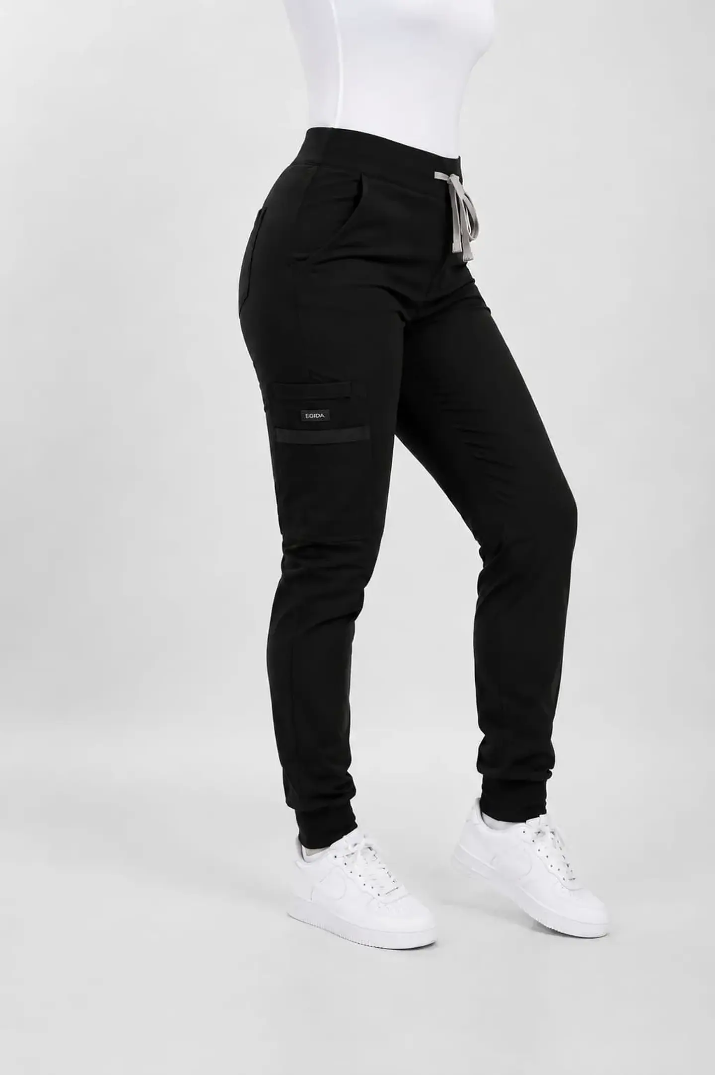 Conjunto Clinico Negro Blusa Hana + Pantalon Jogger  10