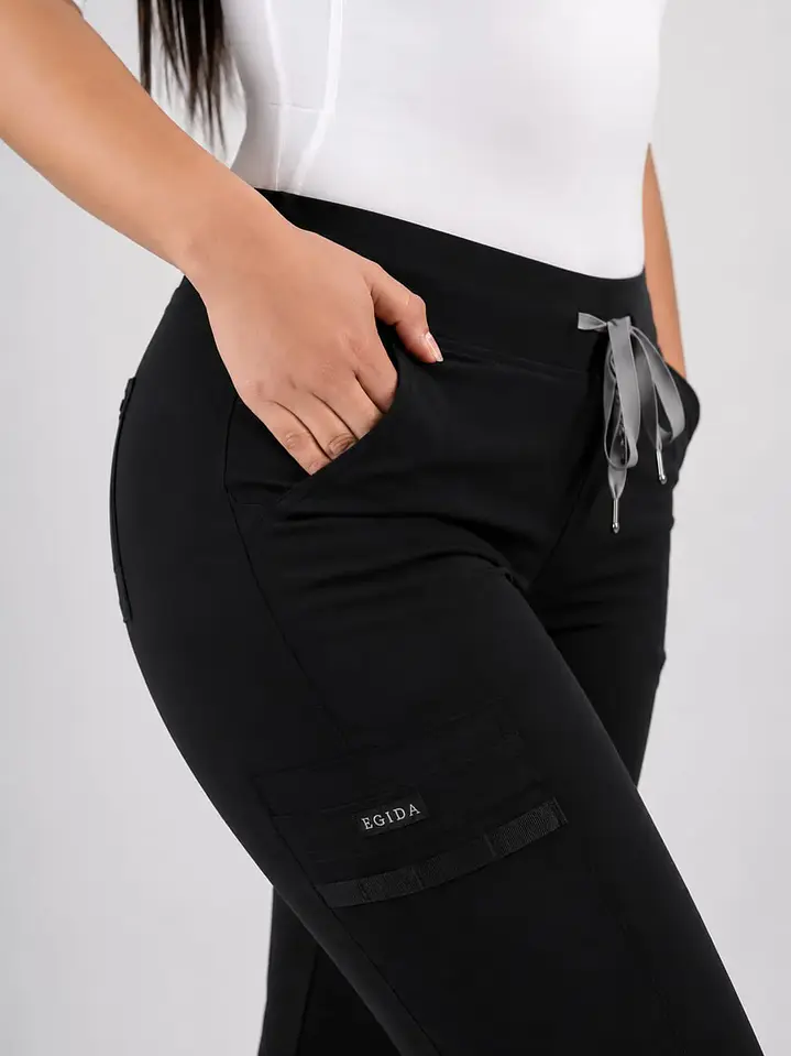 Conjunto Clinico Negro Blusa Hana + Pantalon Jogger  10