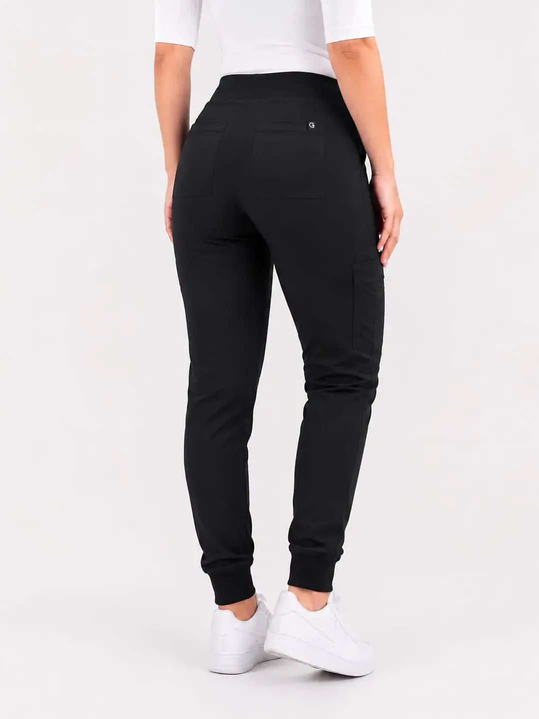 Conjunto Clinico Negro Blusa Hana + Pantalon Jogger  - Uniformes clínicos Égida Chile