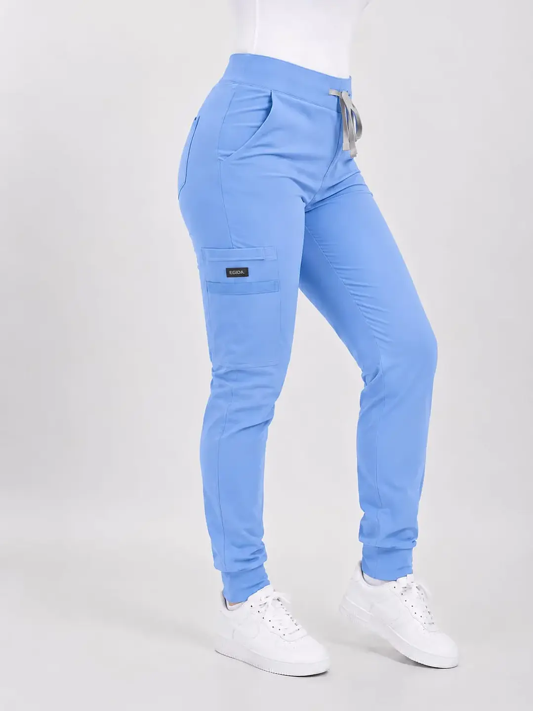 Pantalon Jogger Celeste  – Línea Aesthetic - Uniformes clínicos Égida Chile