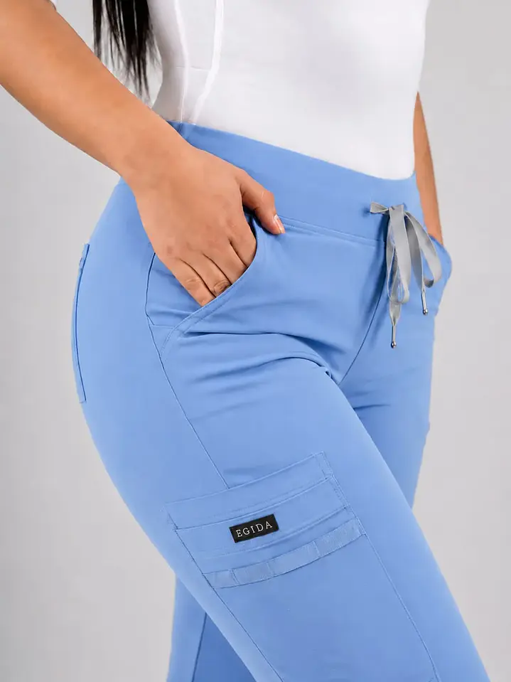 Conjunto Clínico Celeste Ceil Blue con Jogger Aesthetic | Égida 6