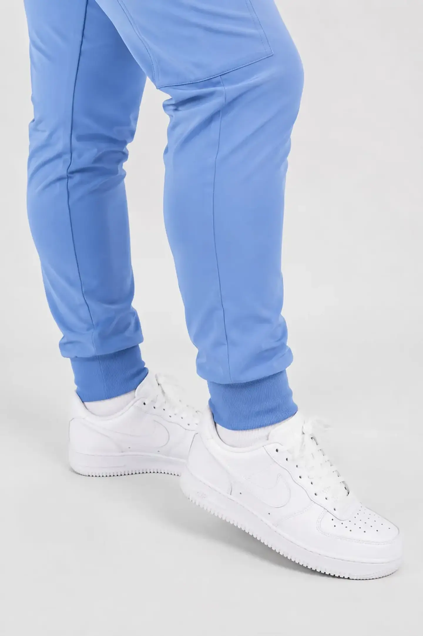 Conjunto Clínico Celeste Ceil Blue con Jogger Aesthetic | Égida 9