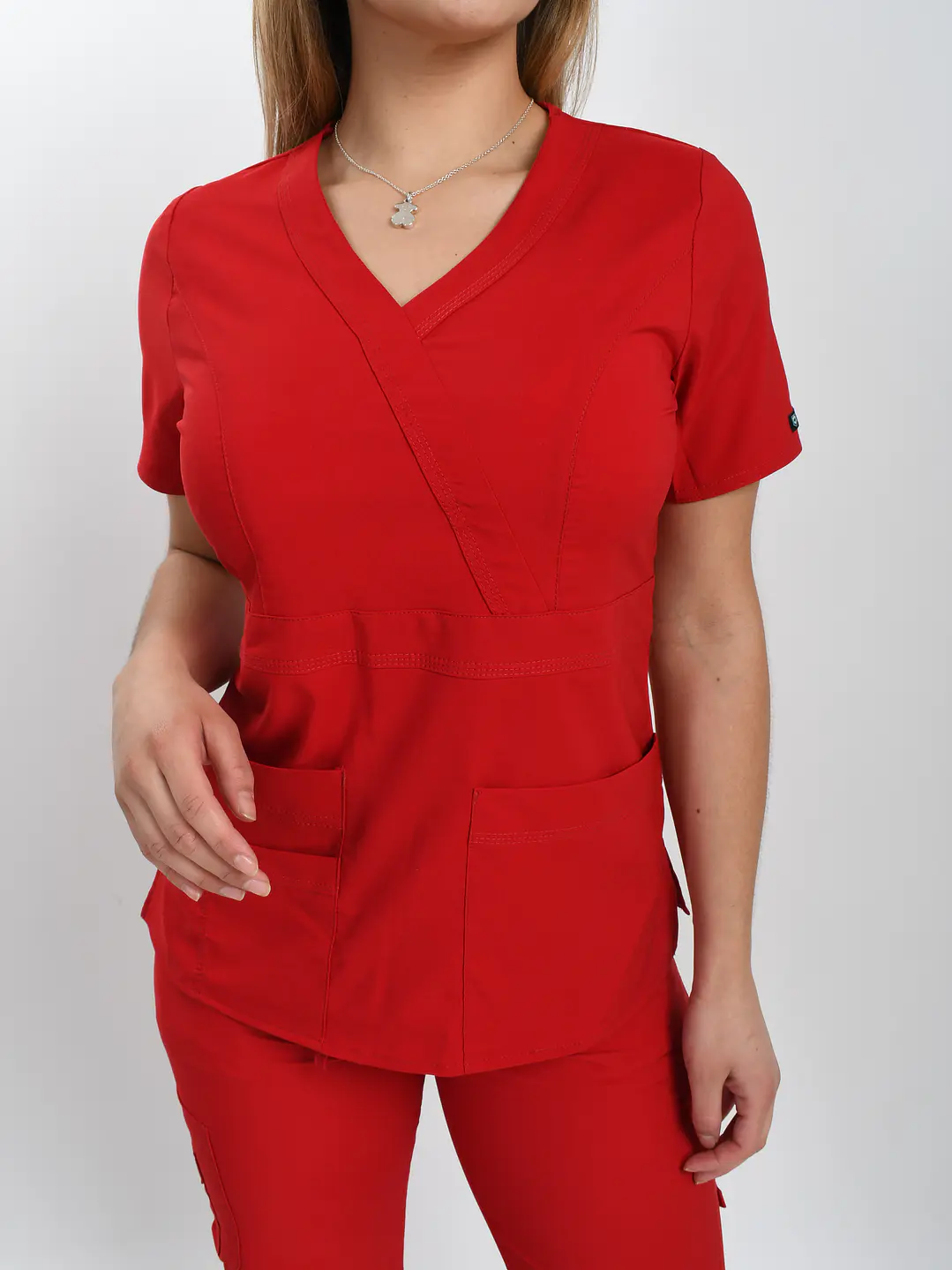 Blusa Clínica Rojo – Modelo Venus - Uniformes clínicos Égida Chile