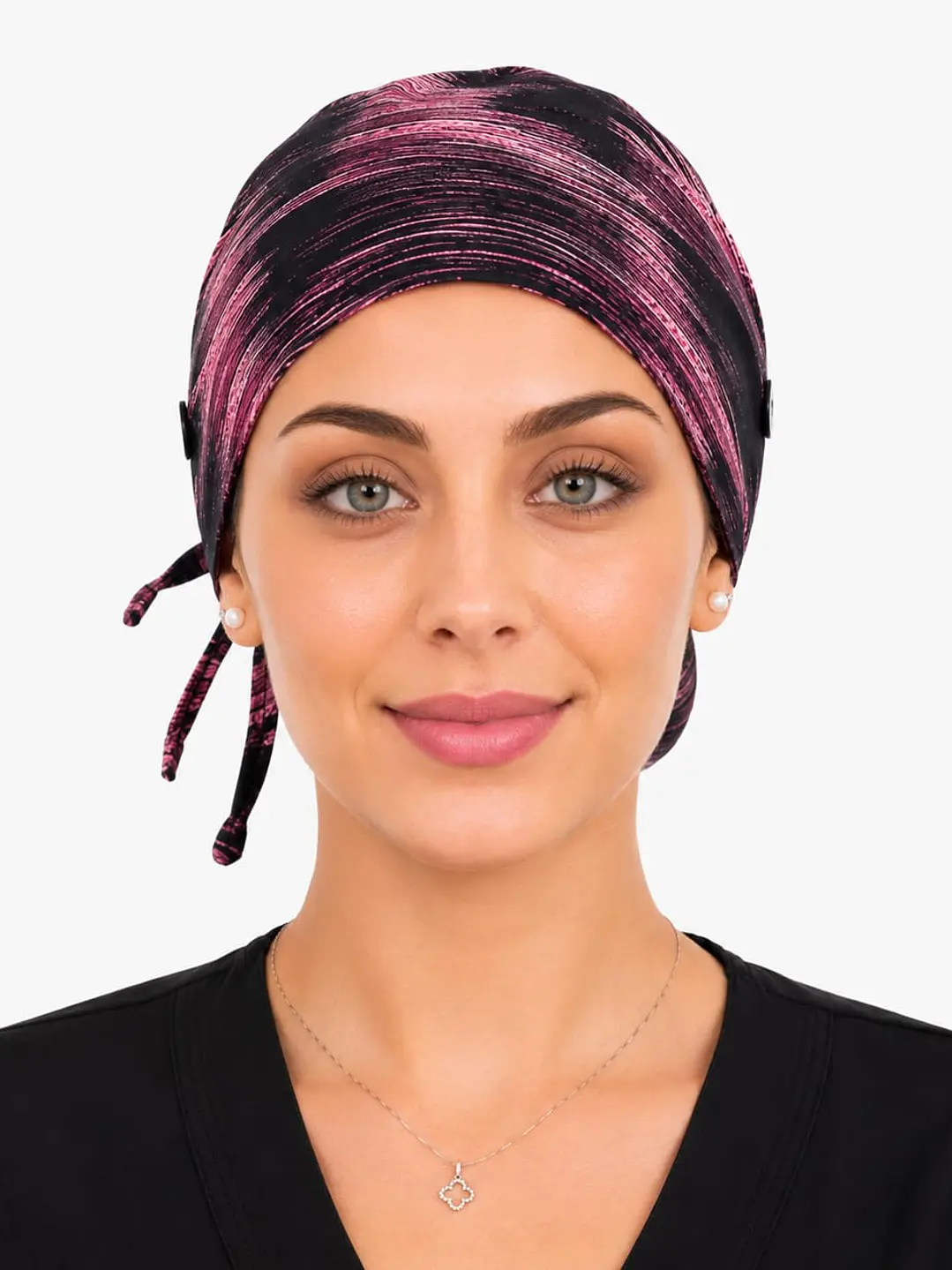Gorro Quirúrgico Elástico con Botones para Mascarilla – Premium LLuvia Rosada - Uniformes clínicos Égida Chile